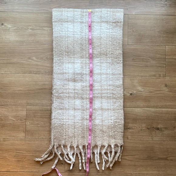 Abercrombie and Fitch Chunky Scarf - Picture 4 of 5
